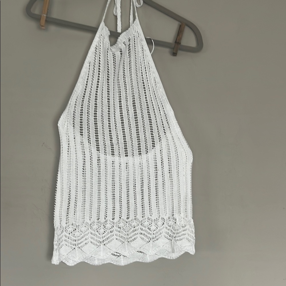 Pretty White Crochet Halter Top NWOT SZ S
wear under cardigan /jacket